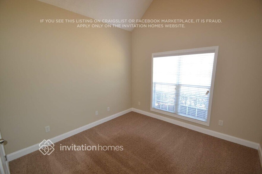 Building Photo - 220 Hedgewood Dr