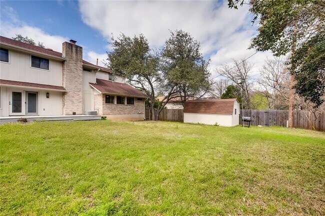 Building Photo - 11401 Oak Knoll Dr