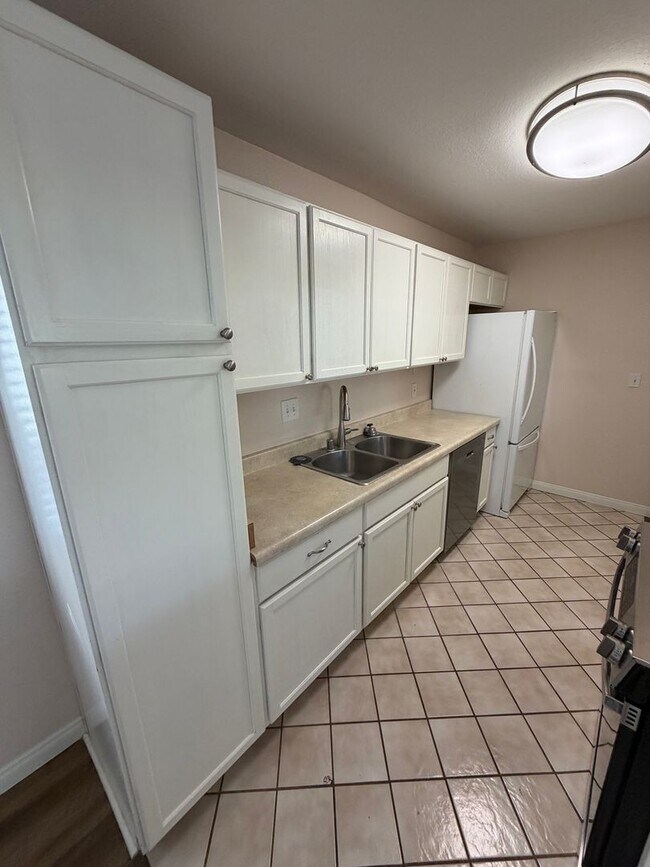 Building Photo - 2BR/1BA Lakeside ground floor condo with 1 car detached garage, 1 uncovered parking space & commu...
