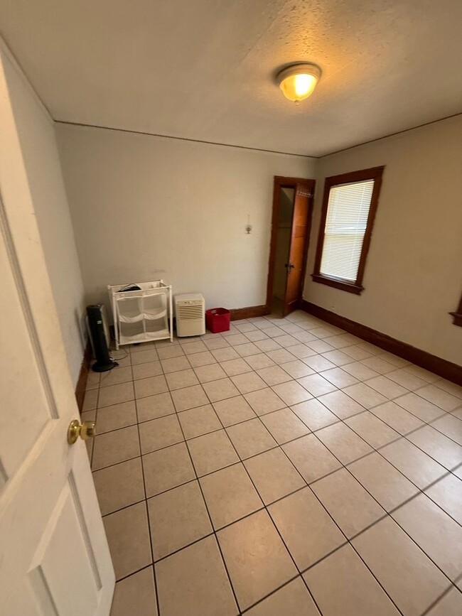 Building Photo - 3600-02 N Vel R Phillips