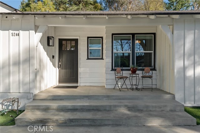 Building Photo - 5244 Vanalden Ave