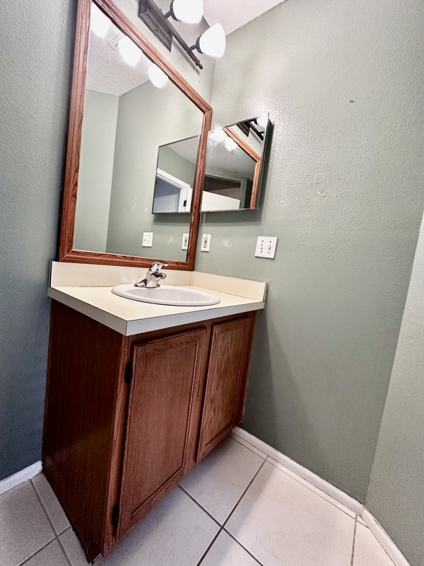 Building Photo - 144 Reserve Cir