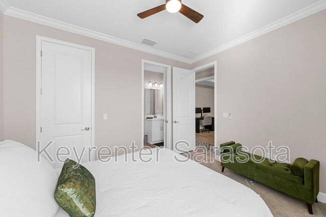Building Photo - 16207 San Donato Pl