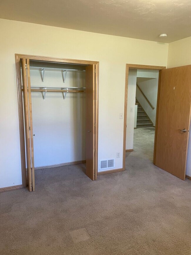 Building Photo - 2930 W Glenpark Dr