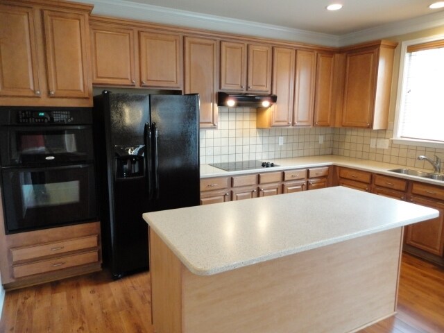 Building Photo - 335 Larktree Ln