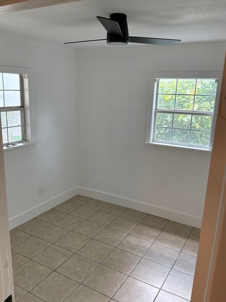 Building Photo - 3708 S Jones St