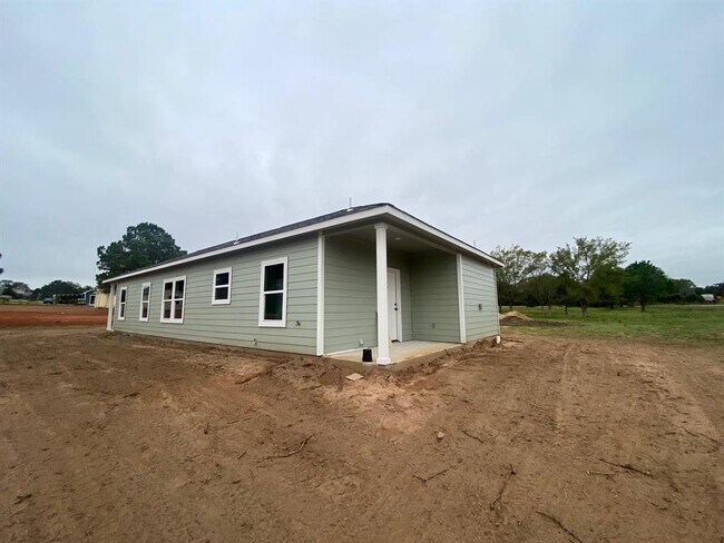 Building Photo - 108 Rosanky Cattle Company Rd