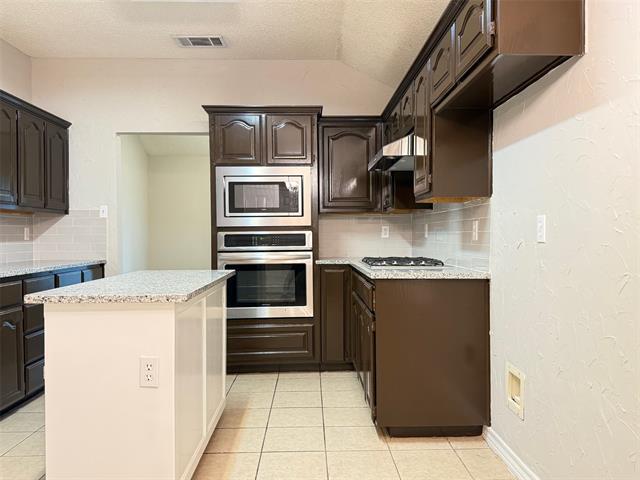 Building Photo - 621 Oak Forest Ln