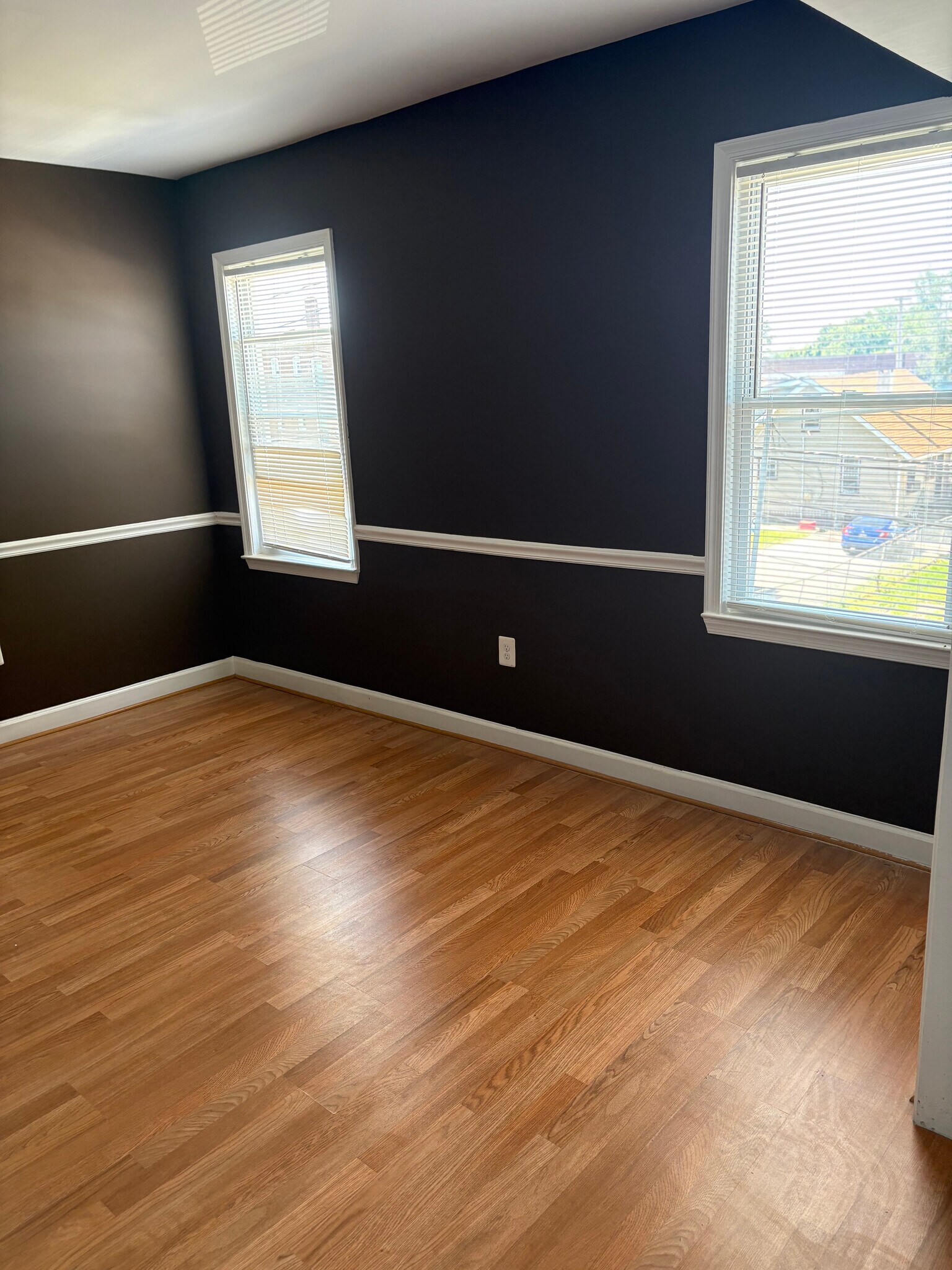 Building Photo - 3601 Howard Park Ave