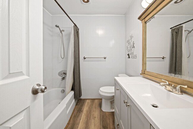 Building Photo - Charming 3-Bed, 2-Bath Home in Prime Fort Lauderdale!