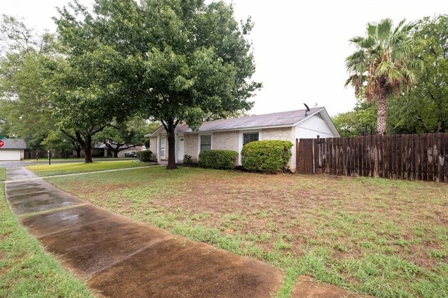 Building Photo - 11605 Gungrove Cir
