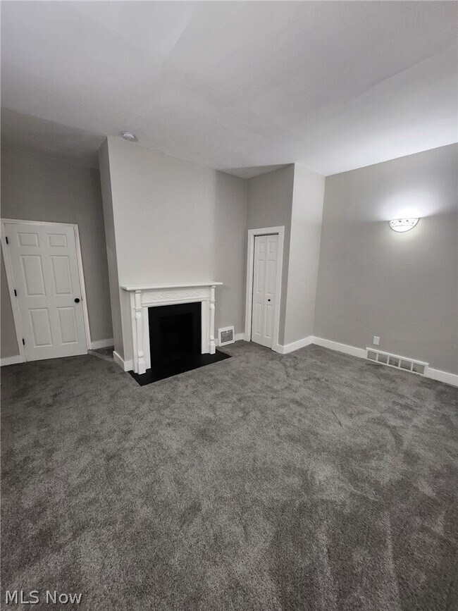Building Photo - 2030 W 81st St