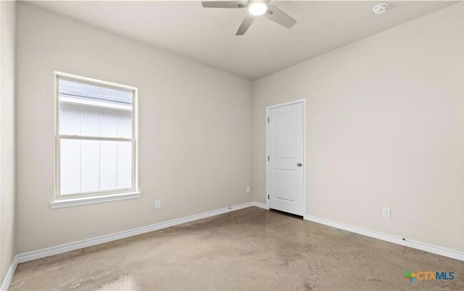 Building Photo - 412 W Avenue C