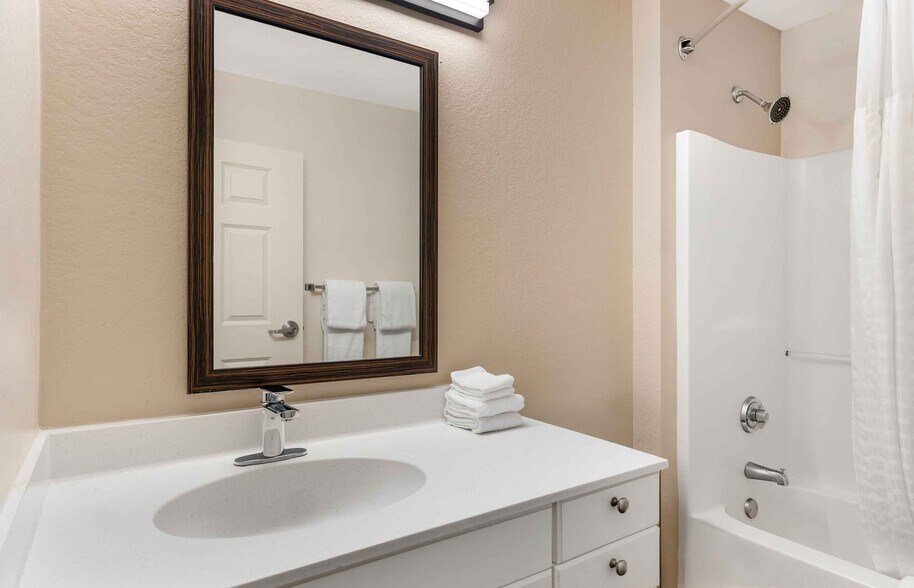 Building Photo - Furnished Studio-Melbourne - Airport