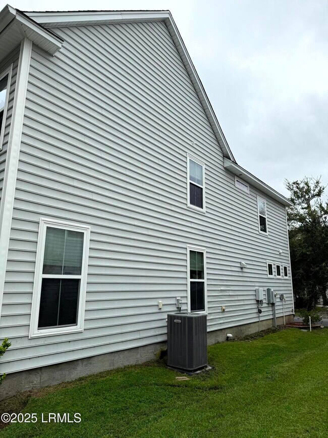 Building Photo - 17 Riversbridge Ct