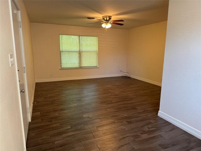 Building Photo - 2304 Mesquite Ln