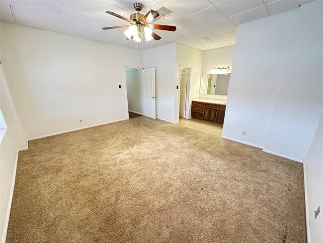 Building Photo - 801 6th St N