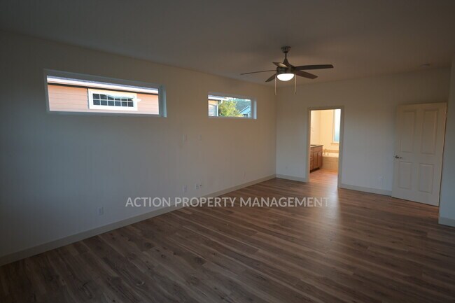 Building Photo - Beautiful custom-built 3 bed, 1 office, 2 bath, 2 car garage in Sequim