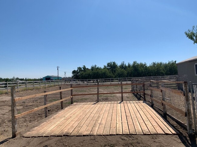 Building Photo - Comfy mobile home in Manteca