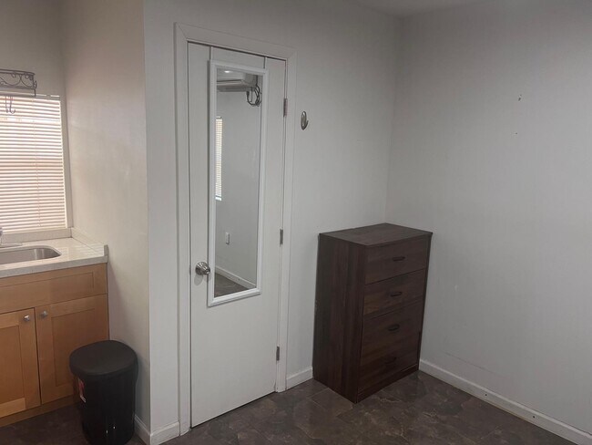 Building Photo - 4100 N 32nd Ct