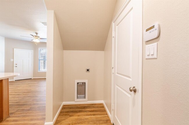 Building Photo - 129 Park Place Cir