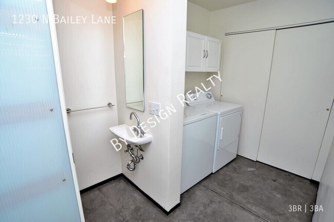 Building Photo - 1230 N Bailey Ln
