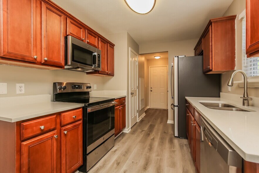 Building Photo - 606 Martinsdale Ct