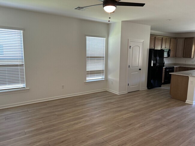 Building Photo - 41360 Rosewood Ln