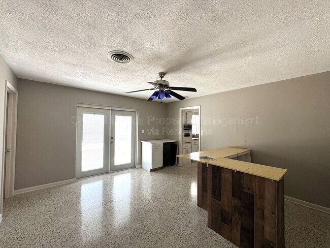 Building Photo - 903 Marscastle Ave