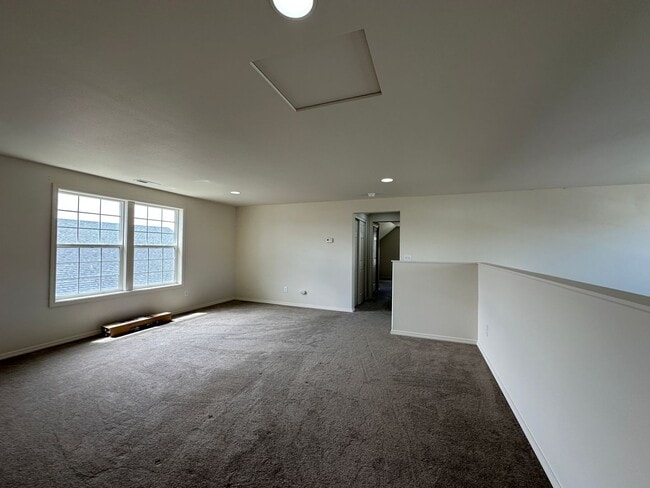 Building Photo - 3 bedroom 2.5 bath off Rd 100