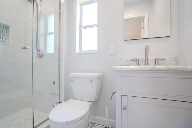 Building Photo - 4420 W Fair Oaks Ave