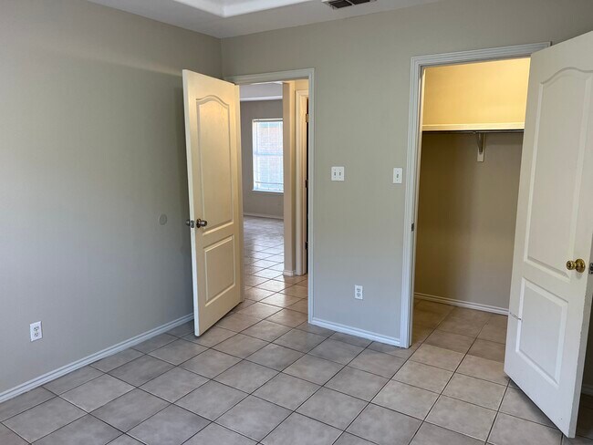 Building Photo - 2617 Fort Brown Ave