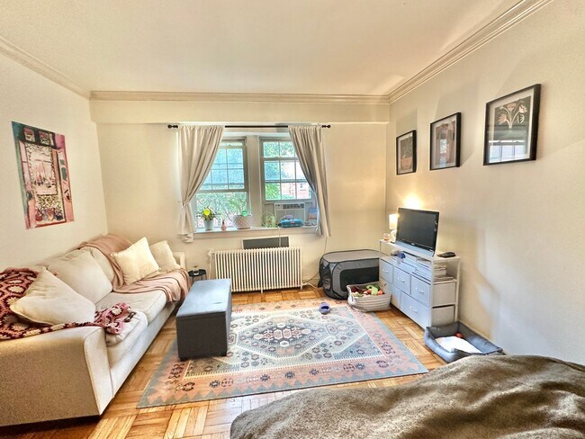 Building Photo - Great Studio in Glover Park/North Georgetown w/Murphy Bed, Walk-In Closet, Eat in Kitchen!