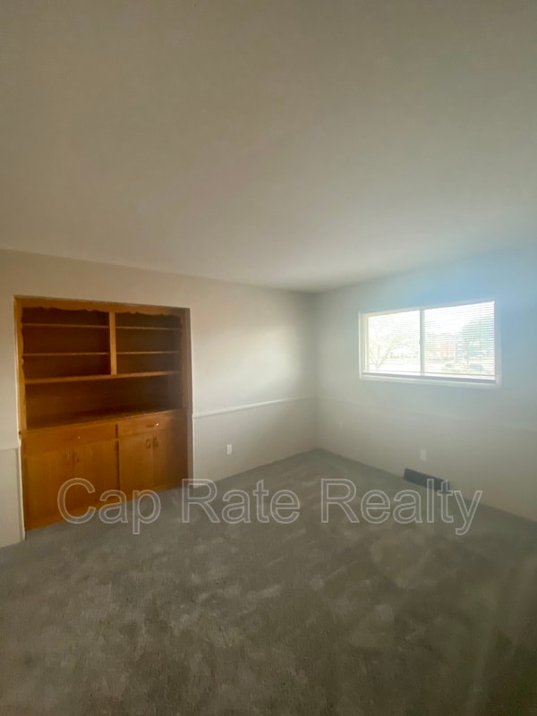 Building Photo - 26 S Hampton Rd