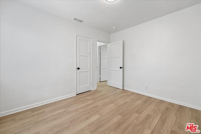 Building Photo - 17226 Vanowen St