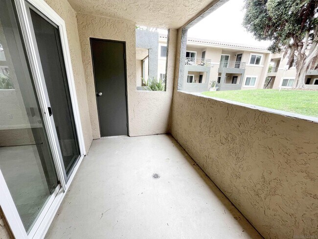 Building Photo - 7545 Charmant Dr