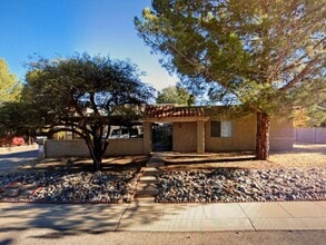 Building Photo - Spacious condo! Includes washer & dryer & ...