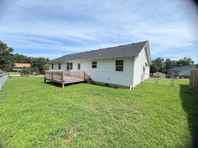Building Photo - Fenced home close to FLW!