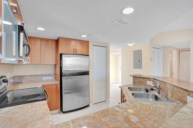Building Photo - 201 Golden Isles Dr