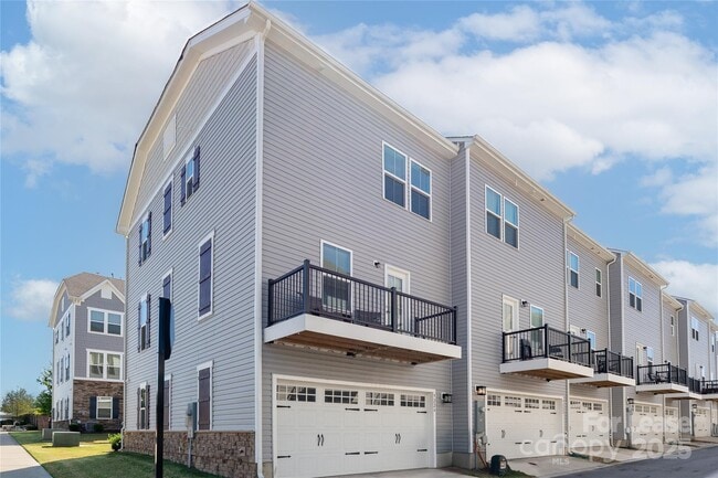 Building Photo - 9226 Mallard Mls Dr