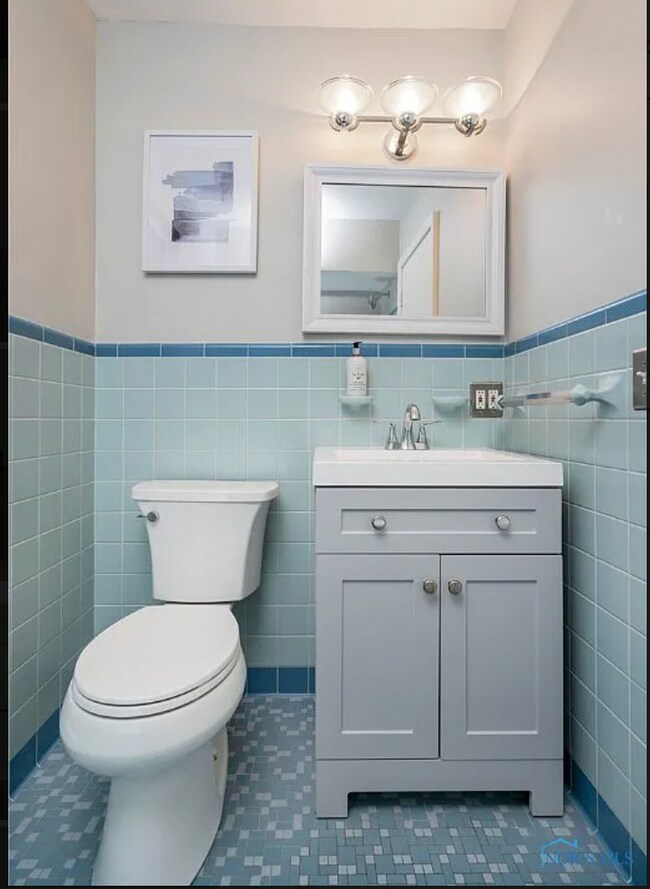 Building Photo - 4033 Hillandale Rd