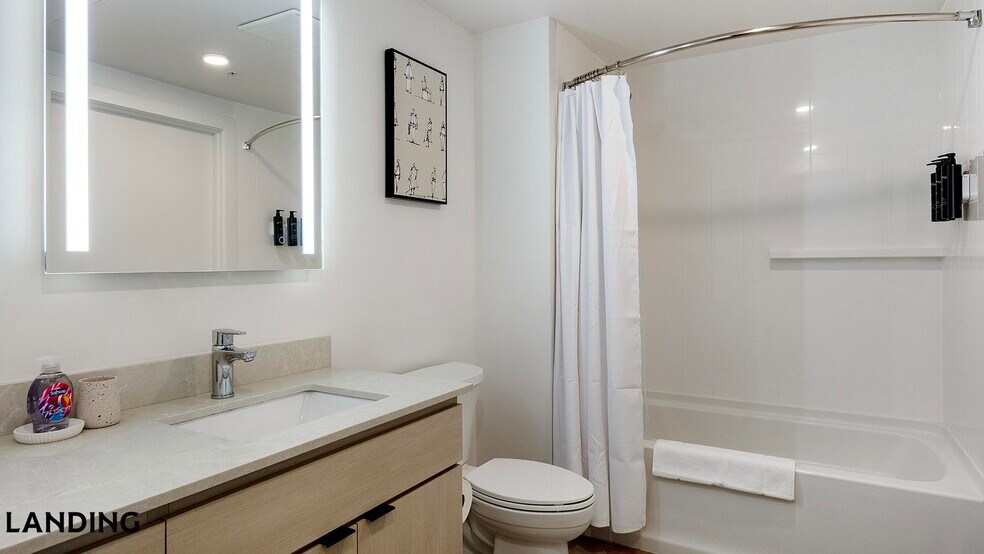 Building Photo - 707 S Farmer Ave