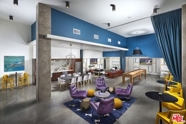 Building Photo - 1120 W 6th St