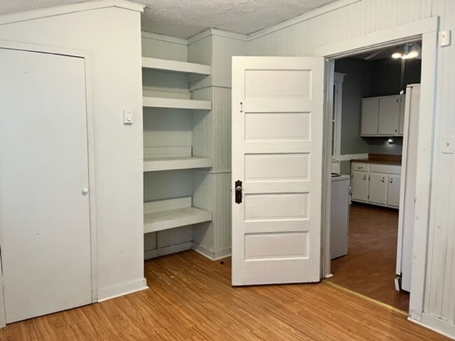 Building Photo - Charming Single Family Home with detached ...