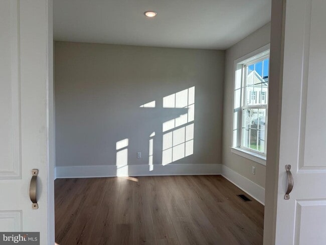 Building Photo - 1404 Justin Dr