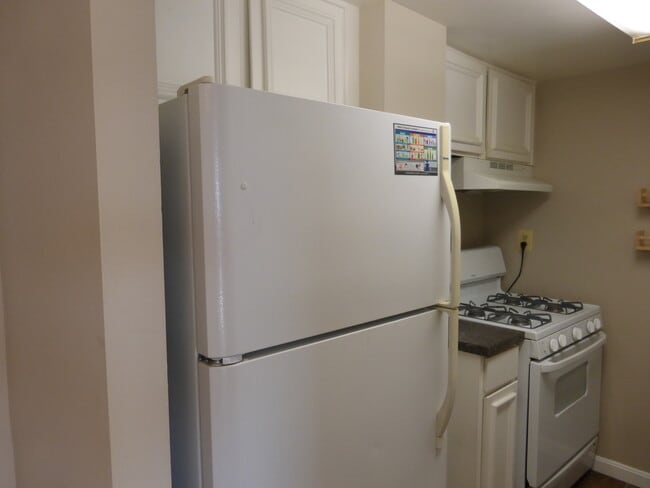 Full size refrigerator - 1300 Army Navy Dr