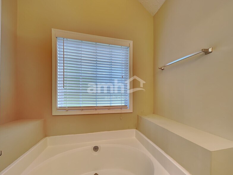 Building Photo - 84 Glen Ridge Dr
