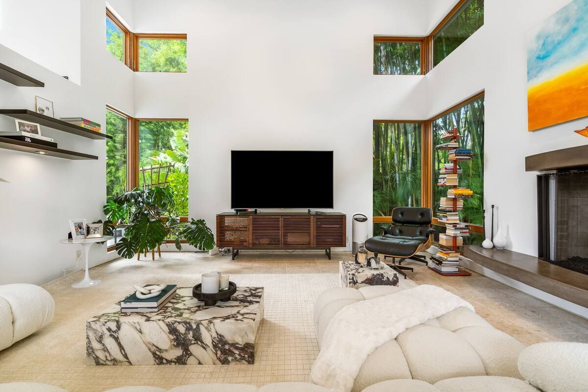 Building Photo - 587 47th St