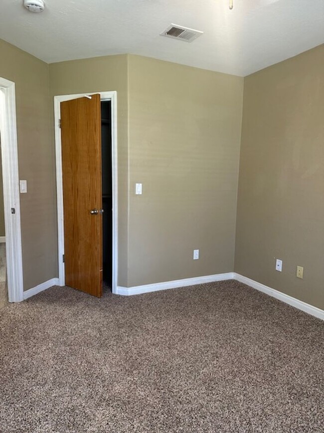 Building Photo - 5414 Moraga Ct