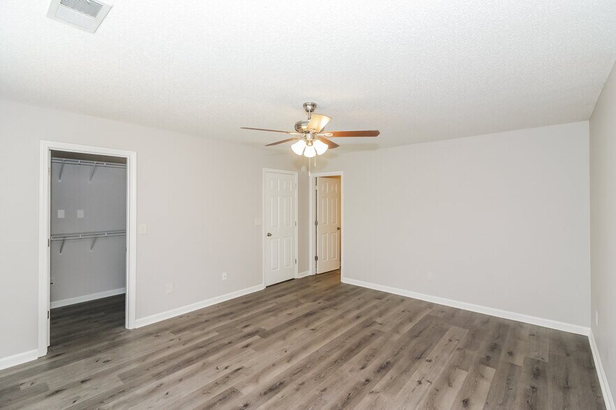 Building Photo - 9961 Fox Run Dr